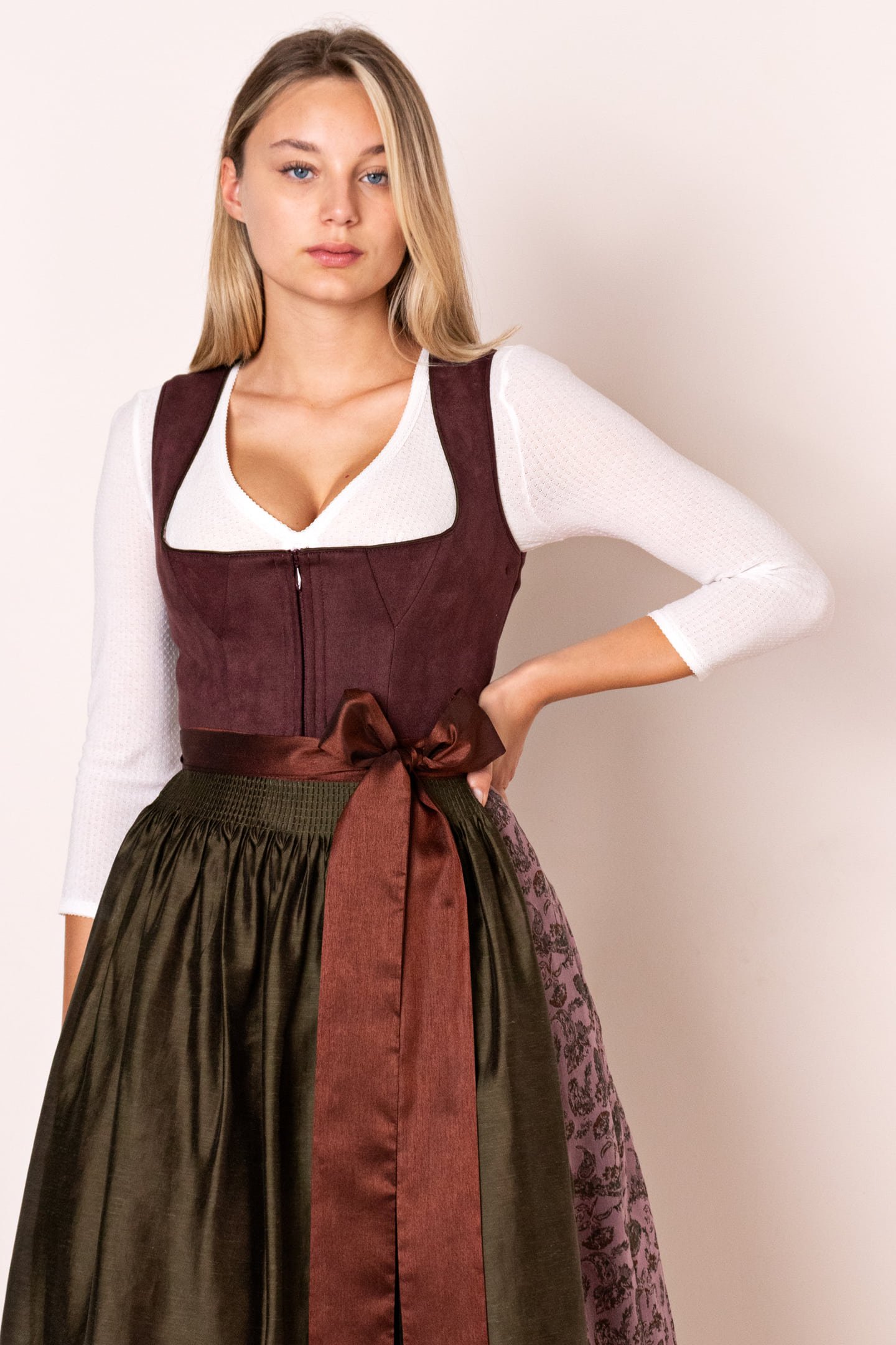Dirndl Lina (70cm) in lila im Julia Trentini Online Shop