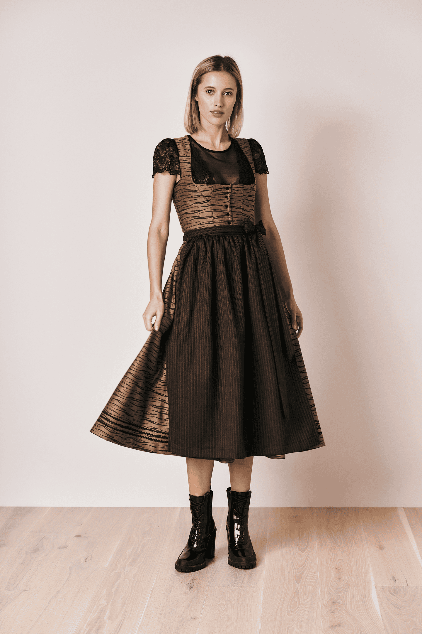 Dirndl Anna 80cm In Braun Im Julia Trentini Online Shop