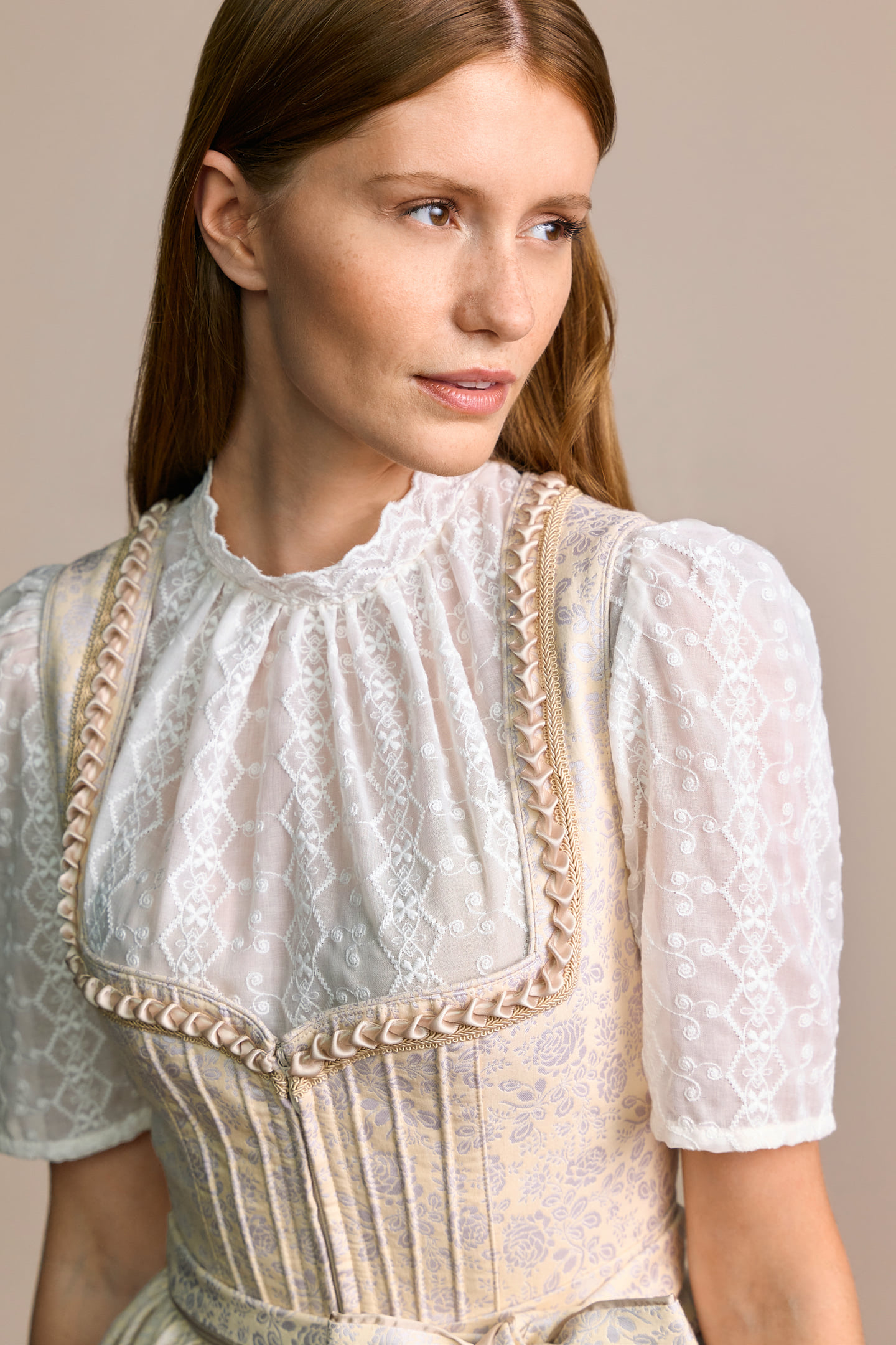 dirndl-cecilia-60cm-in-beige-in-julia-trentini-online-shop
